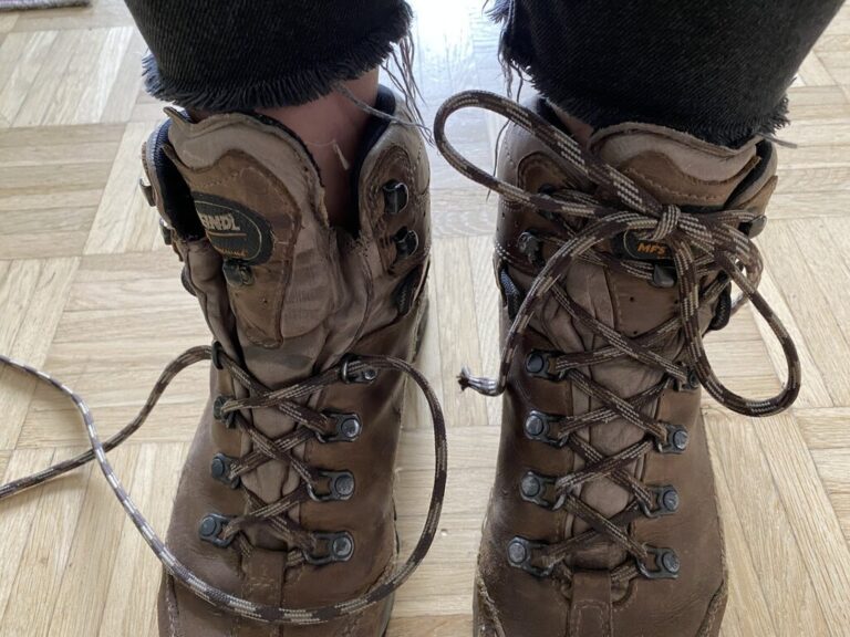 how to tie hiking boots