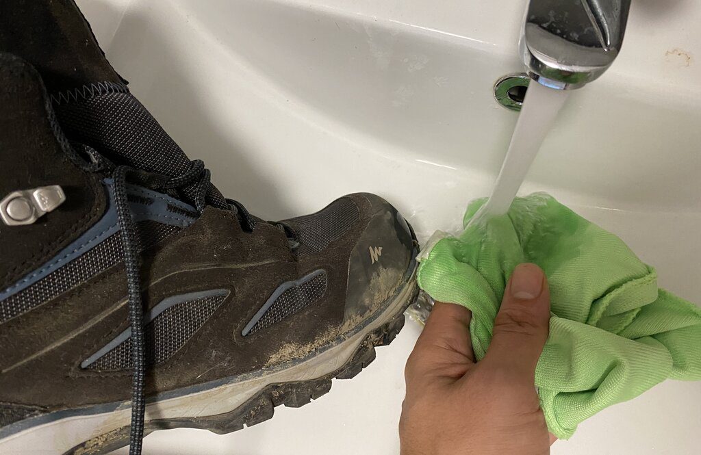 cleaning hiking boots