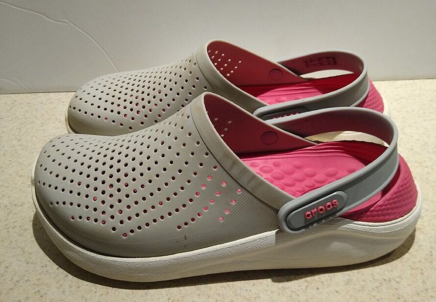 a pair of crocs shoes