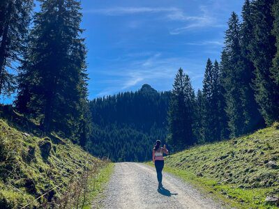 28 Essential Hiking Tips for Beginners (By Outdoor Bloggers) Gladis D. Morales from
Happiness On The Way
