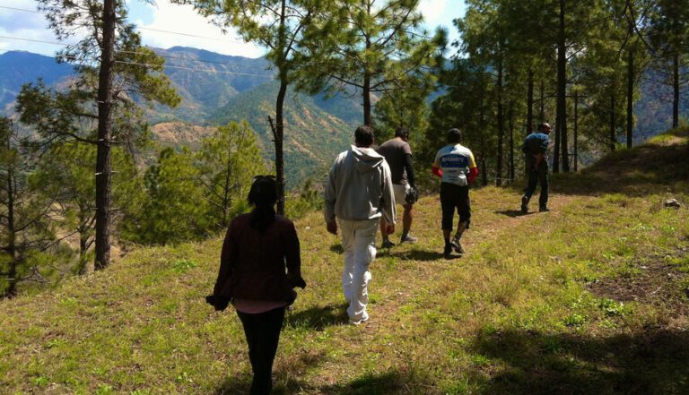 knee pain while hiking downhill