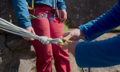 tying a knot rope