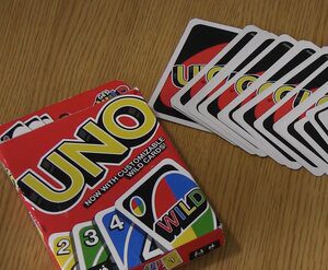 Uno card game