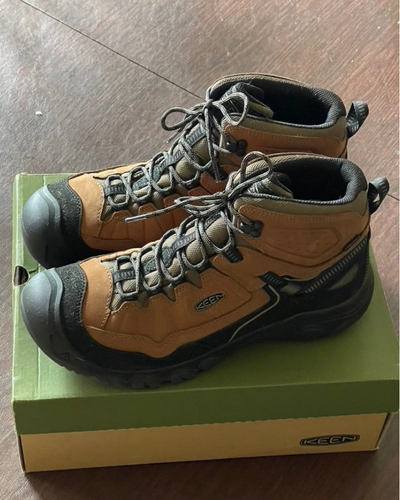 9 Best Hiking Boots for Beginners (2026 Reviewed & Ranked) A pair of KEEN Targhee IV Mid WP placed on the shoe box