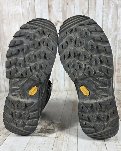 9 Best Hiking Boots for Beginners (2026 Reviewed & Ranked) Lowa Renegade Evo GTX Mid Bottom View