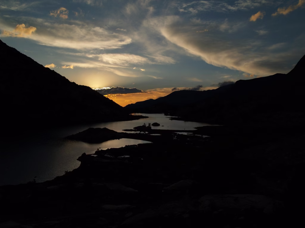 John Muir Trail Guide: A Guide to California’s Most Iconic Wilderness Trek John Muir Trail Sunset