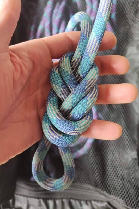 Essential Rope Skills & Knots for Mountaineering Example of the Figure Eight Knot made with a blue rope.