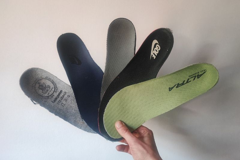 Hiking With Shin Splints: Expert Treatment Guide Hand holding 5 insoles