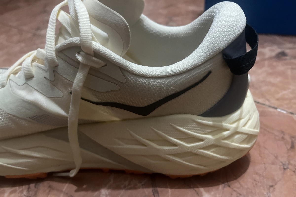 Close-up of the padded heel collar and pull tab on the HOKA Speedgoat 7