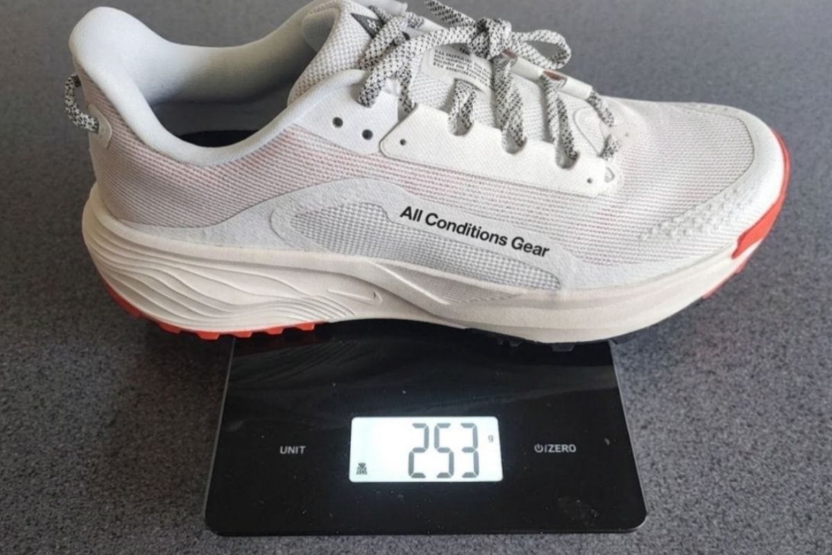 Nike ACG Pegasus Trail weighing 253 grams on a digital scale