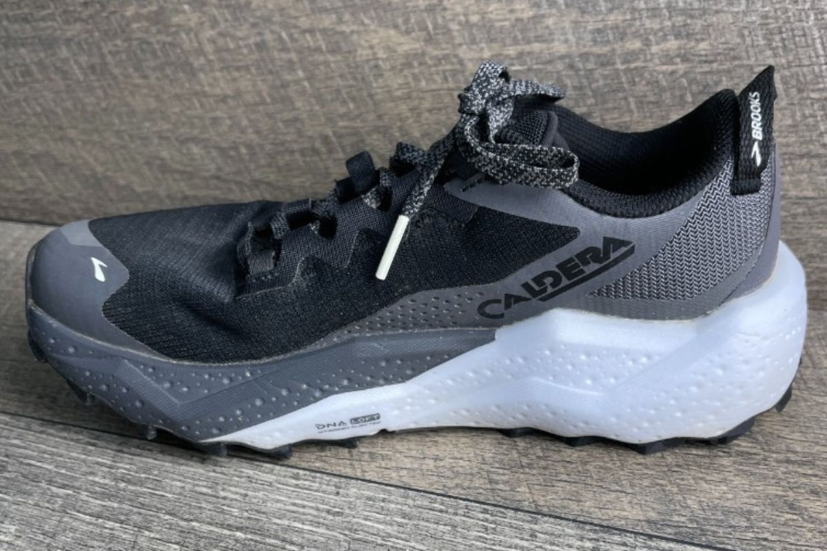 Brooks Caldera 8 trail shoe showing its DNA LOFT v3 foam midsole and raised sidewall
