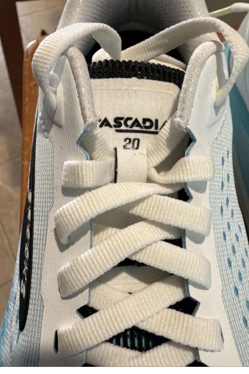 Close-up of the Brooks Cascadia 20 lacing, with flat laces, the tongue strap and the top loops used for a heel lock