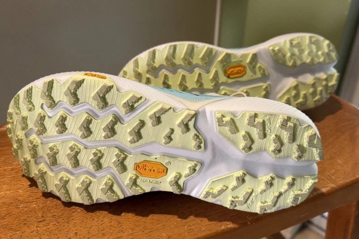 Vibram Megagrip outsole of the Brooks Cascadia 20, with multi-directional lugs and an exposed foam channel