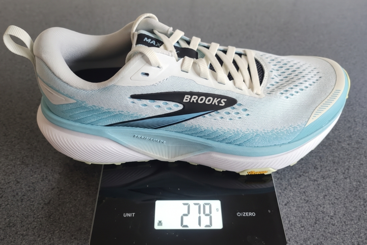 Brooks Cascadia 20 women's US 8.5 Wide trail running shoe on a digital scale reading 279 g