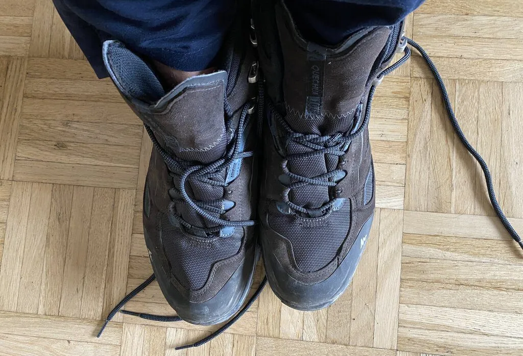 how to tell if hiking boots are too small