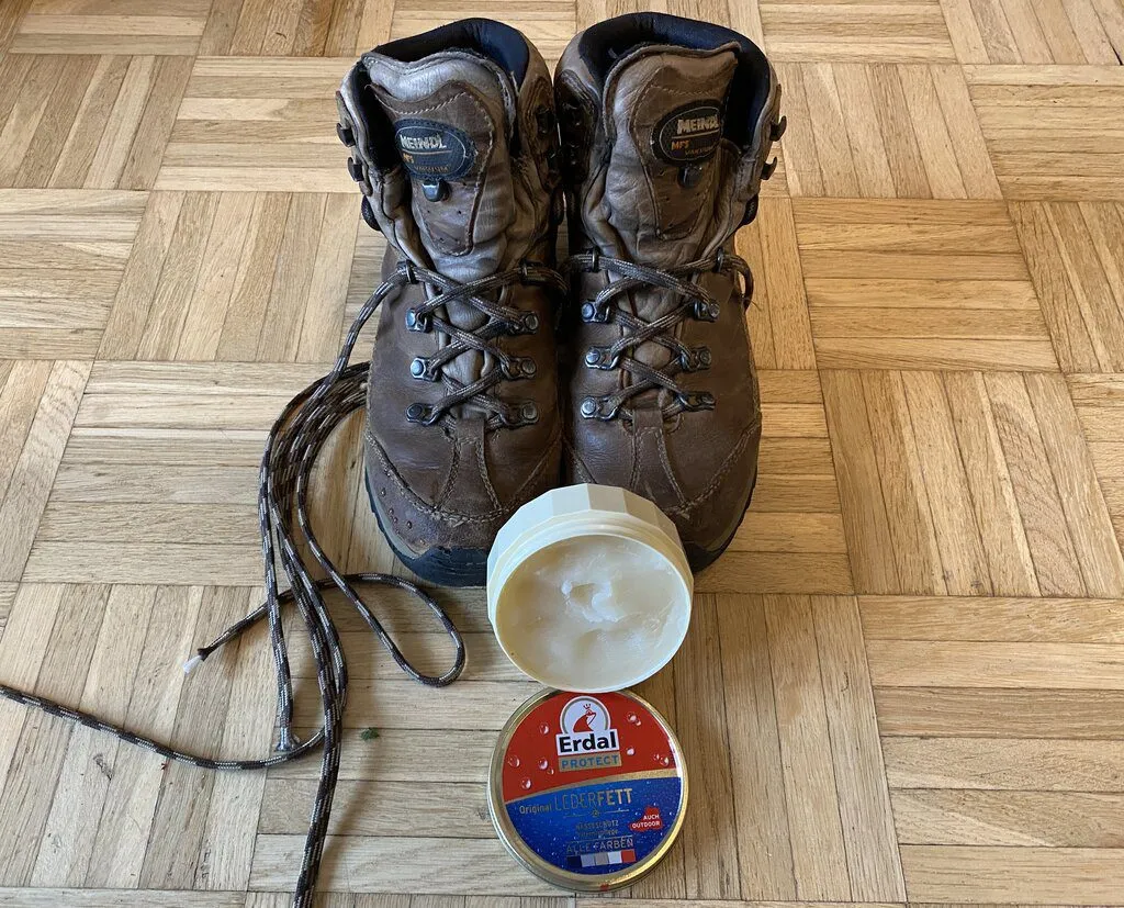 waterproofing hiking boots