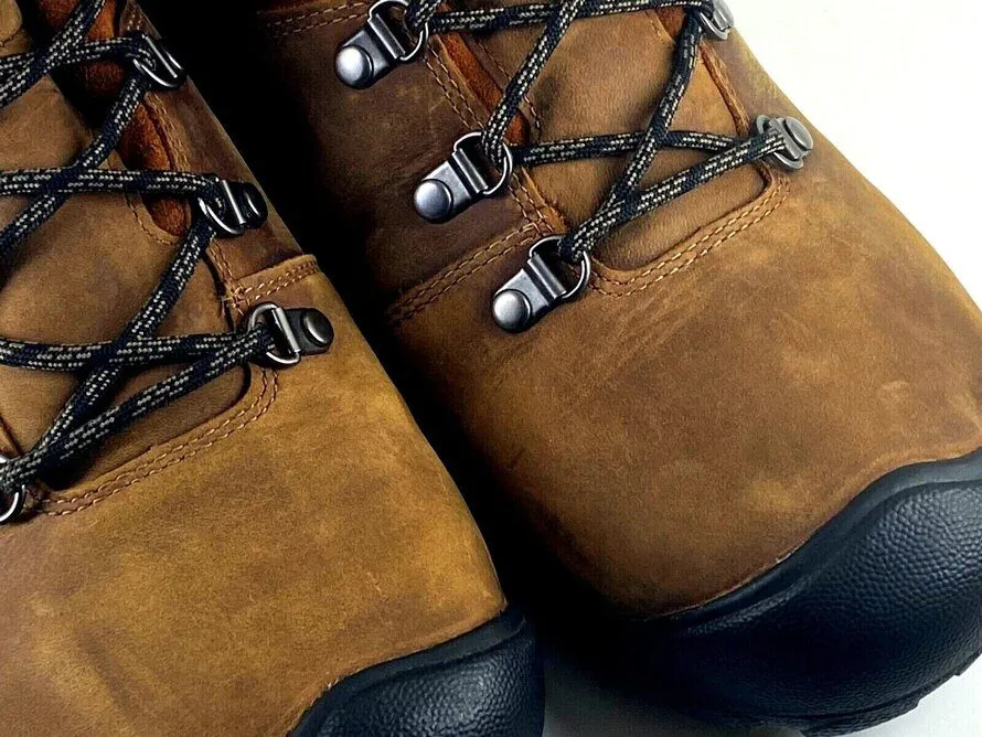 11 Best Hiking Boots for Flat Feet With Arch Support (2026) a close up for a flat feet hiking boots pair from Keen