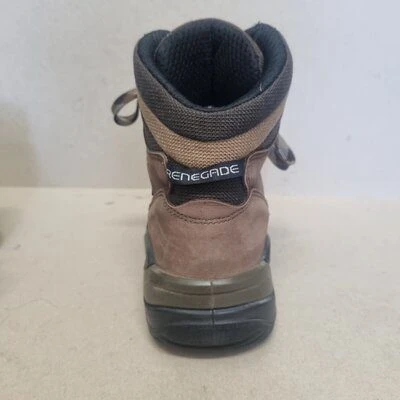 How Much Do Hiking Boots Weigh? (The Complete Guide)