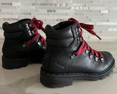 sorel boots from behind